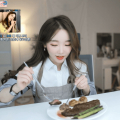 주보리 스테이크 먹방.gif