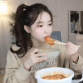 떡볶이 먹는 주보리