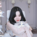 고양이 안은 릴카